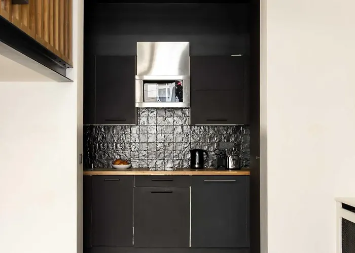 Modern For 4 People - Arc De Triomphe